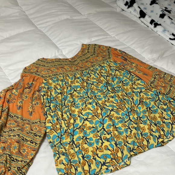 LinJia & Shop Top - Picture 2 of 5